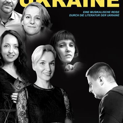 Schwarzwei&szlig;plakat mit vier Frauen- und zwei M&auml;nnerk&ouml;pfen. &Uuml;berschrift: Stimmen der Ukraine 